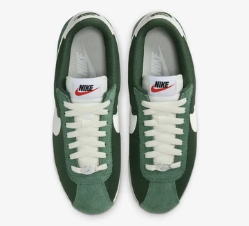 Nike Cortez Fir von Oben