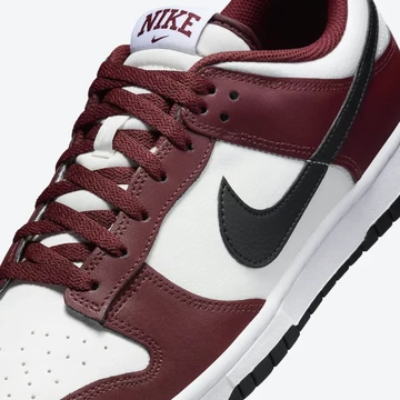 Dunk Low Dark Team Red Detail zunge