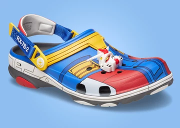 Gundam Crocs All-Terrain Clog RX-78-2 schräg frontal