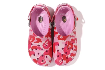 BAPE x Crocs Clog Pink von oben