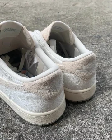 Chris Paul Jordan 1 Low OG Light Cream Sail In Hand Ferse