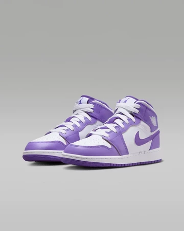 Jordan 1 Mid GS Venom Purple schräg