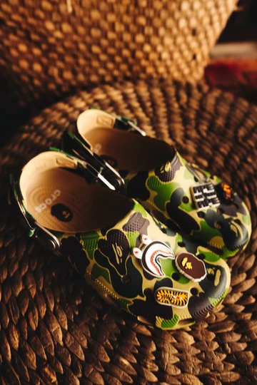 BAPE x Crocs Clog Grün Mood