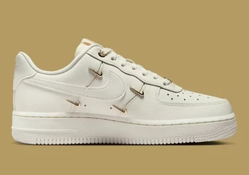 Air Force 1 Low Gold Swooshes seite innen