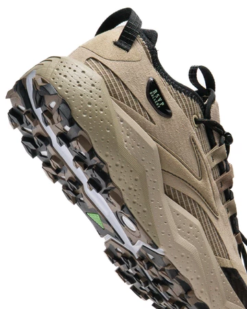 RSVP Gallery x Brooks Caldera 8 Trench Sohle