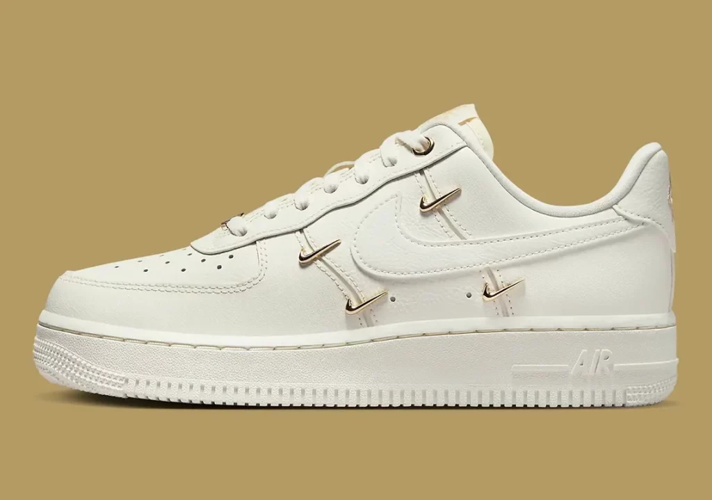 Nike Wmns Af1 Nike Air Force Mit Goldenen Details Nike Air Force
