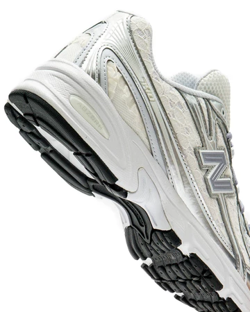 New Balance 740 Linen Silver Metallic Detailbild