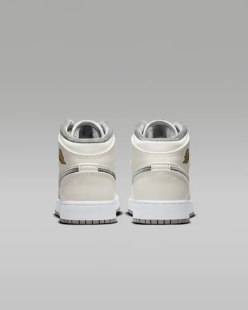 Jordan 1 Mid GS Grey Velvet Toe von hinten