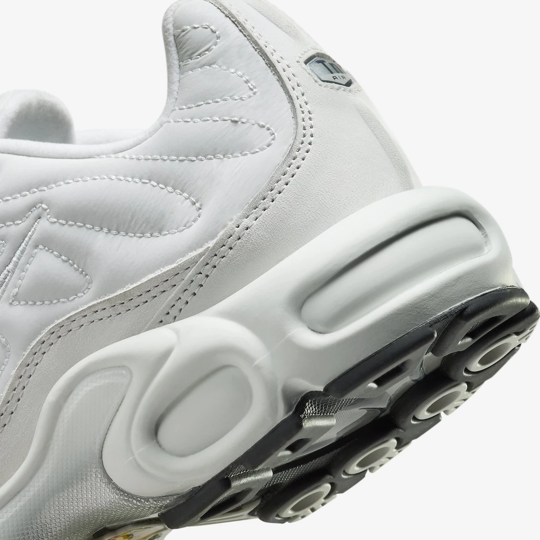 Air Max Plus Reflective Platinum Tint FZ4342-001 | Dead Stock