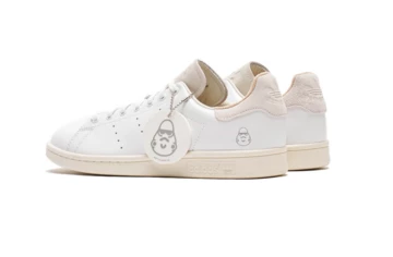 adidas Originals x Star Wars Pack Off White Paar von hinten