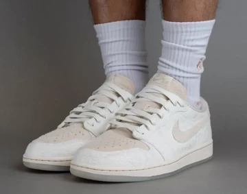 Chris Paul Jordan 1 Low OG Light Cream Sail On Feet Paar