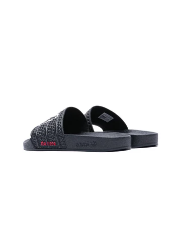 KORN x adidas Adilette 30th Anniversary schräg von hinten