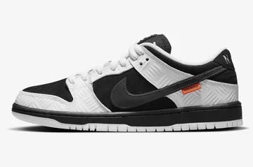 TIGHTBOOTH Nike SB Dunk Low Außenseite