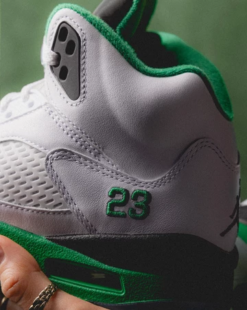 Jordan 5 Lucky Green In Hand Detail