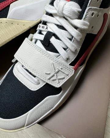 Details des Travis Scott Jordan Jumpman Jack TR University Red