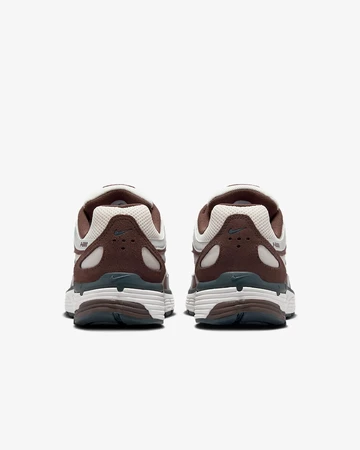 Nike P-6000 Baroque Brown von hinten