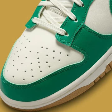 Dunk Low Malachite University Gold - toebox