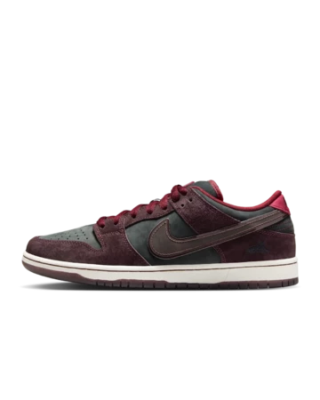 Riot Skateshop x Nike SB Dunk Low Night Maroon Außenseite