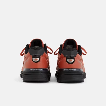 New Balance 990v4 Mahagony vonn hinten