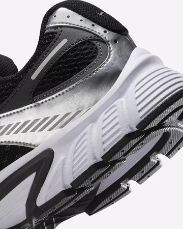Nike V5 RNR Black Anthracite Ferse Details