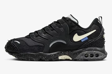 Undefeated Nike Air Terra Humara Black außen