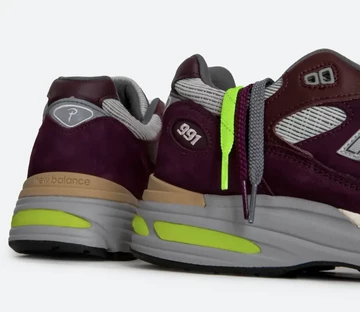 Patta New Balance 991v2 Purple seitlich von Hinten