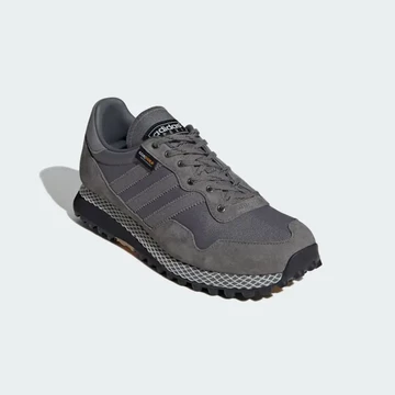 adidas Moscorp 2 SPZL seitlich von Vorne