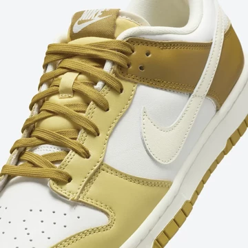 Dunk Low Bronzine Saturn Gold Detail Zunge