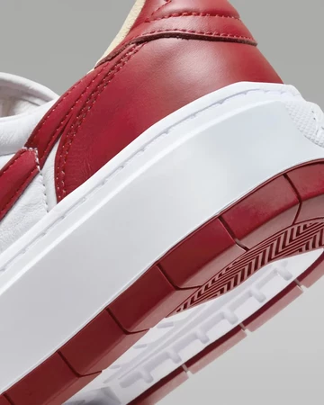 Jordan 1 Low Elevate Fire Red ferse