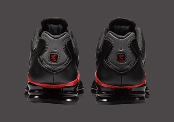 Nike Shox TL Black University Red von hinten