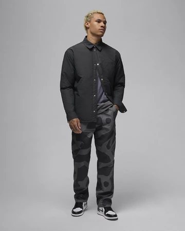 Jordan 1 Mid Iron Grey getragen