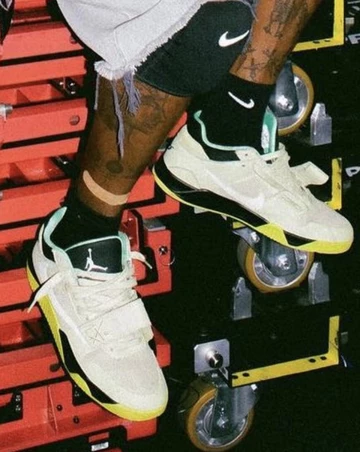 Travis Scott Jordan Jumpman Jack TR Sail schräg