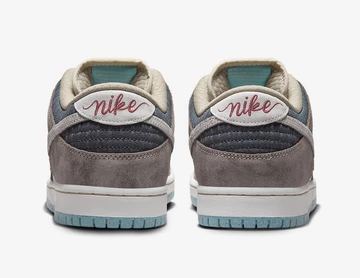 Der Nike SB Dunk Low Big Money Savings von hinten