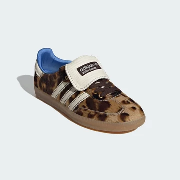 Wales Bonner adidas Samba Leopard Pony schräg von außen