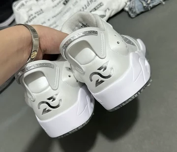 Jordan 6 Low Golf Gift Giving In hand Ferse