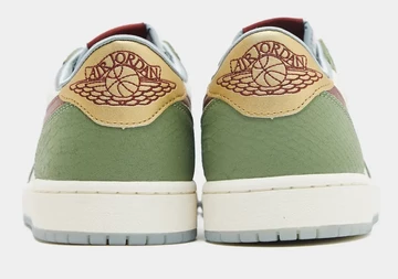 Jordan 1 Low OG Year of the Dragon 2024 von Hinten