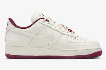 Air Force 1 Low Valentines Day 2024 innen