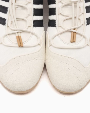 Bad Bunny x adidas Ballerina White Zehen Details