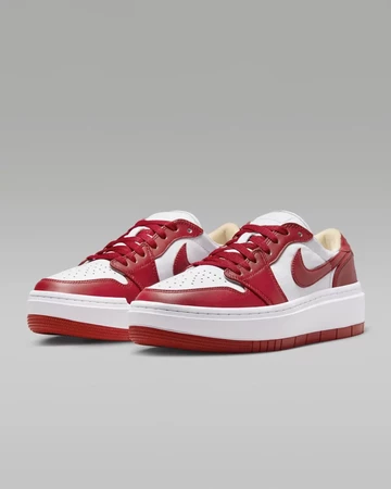 Jordan 1 Low Elevate Fire Red schräg