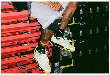 Travis Scott Jordan Jumpman Jack TR Sail - Travis beim Shooting mit dem Schuh
