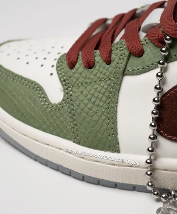 Jordan 1 Low OG Year of the Dragon 2024 Detail Vorne