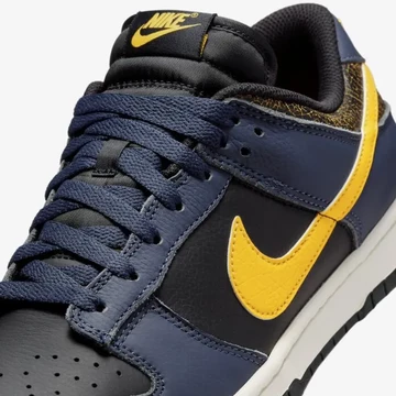 Dunk Low Vintage Michigan Details Schnürsenkel