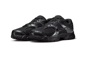 Nike V5 RNR Black Paar schräg seitlich
