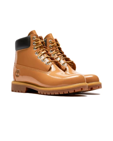 Der Veneda Carter Timberland Heritage Boot Wheat Patent von schräg außen