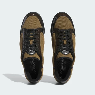 Blondey adidas Continental von oben