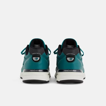 New Balance 990v4 Teal von hinten