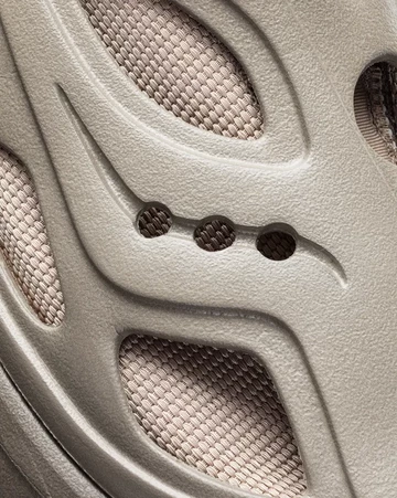 Tombogo Saucony Butterfly Boulder Brown Lookbook Detail