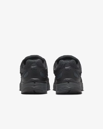 Nike P-6000 Triple Black von hinten
