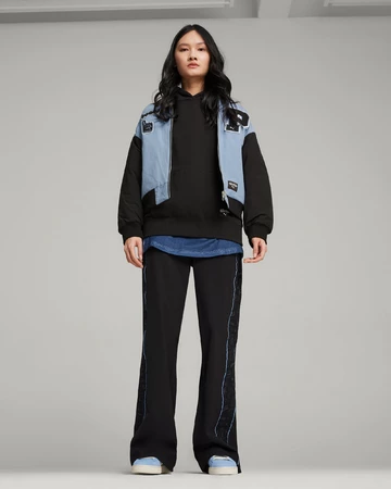 Fotoshooting mit dem Sophia Chang Puma Suede Classic Blue White