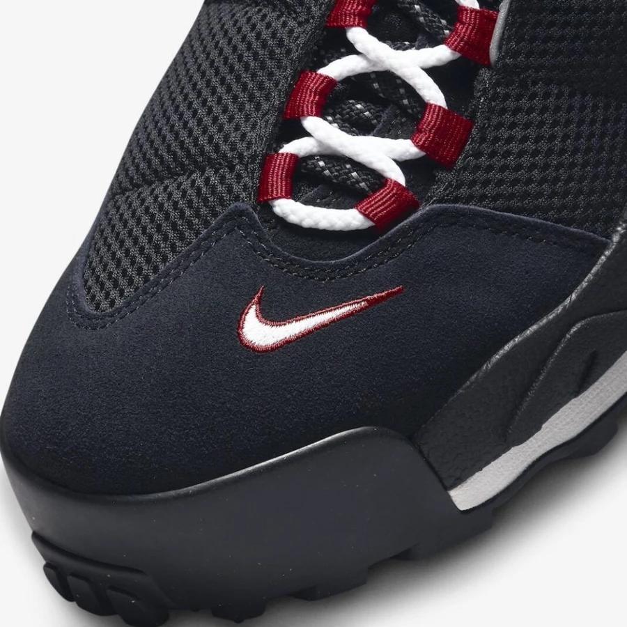 sacai-nike-magmascape-black-